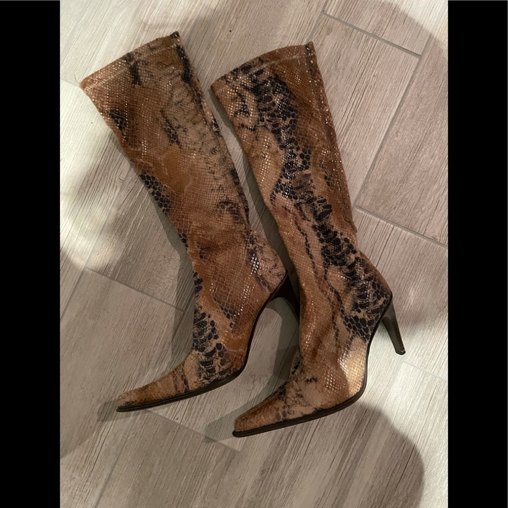High fitted material snakeskin boots pointed toe